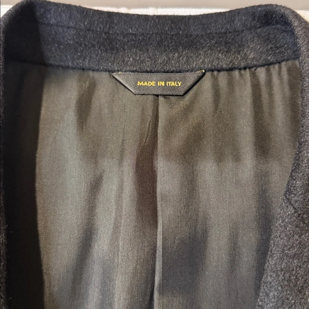 Donna Karan Cashmere Charcoal Men's Blazer. 46/40 Long
